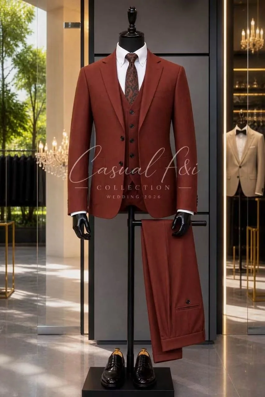 Costume trois pièces brique, gilet et cravate argent