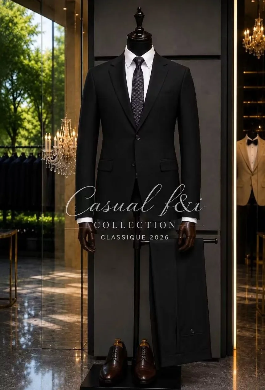 Costume noir, cravate grise